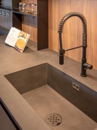 Jointless sink with a concrete look