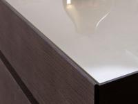 Lacquered glass top available in bronze or champagne
