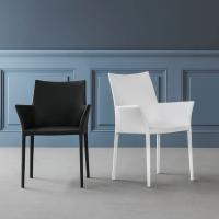 Design leather chair Kayla by Bonaldo wti armrests in two different colours