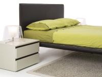 Pinch double bed with thin headboard for a space-saving solution
