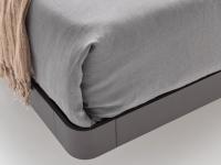 Bed-frame in lacquered moka shine