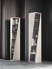 Libreria in acciaio di design Rocket di Cattelan dal design moderno a forma di parallelepipedo svuotato