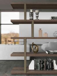 The Windsor bookcase being used here as a partition. A modern and dynamic mix of wood and metal. 