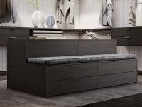Izar in the double seat model with 120 cm cushion and 10 drawers