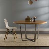 Cruise table with round top and single base