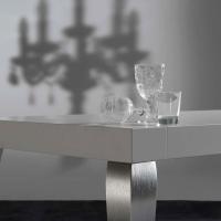 Detail of the matching between matt lacquered top and the legs in brushed oak silver leaf