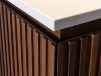 Detail of the 45° finish of front and side panels: note the perfect layout of the slats