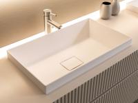 Close-up of the matte white mineralguss basin fitted with a continuous drain
