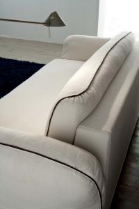 Camelia has arms piping, in a matching or contrasting colour with the sofa cover