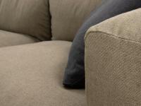 Detail of the natural fabric upholstery Kaito that enhances the soft shapes