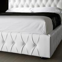 Lione bed can be chosen with 3 different bed frames - with tufting