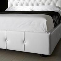 Lione bed can be chosen with 3 different bed frames - with buttons