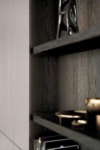 Wall panelling and shelves made from aged oak wood (in the Carbon finish)