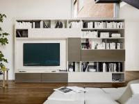 Wall system with retractable writing desk Way 05