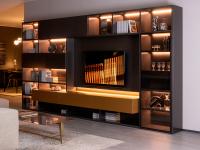 Way 27 illuminated wall unit, with right (or left, depending on the direction chosen) column dedicated to the showcase