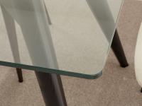 Detail of 10 mm thick glass top 