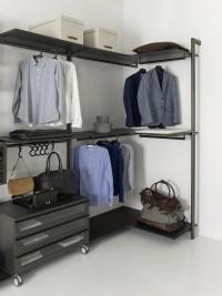 Byron walk-in closet equipped with a drawers unit with glass fronts and casters