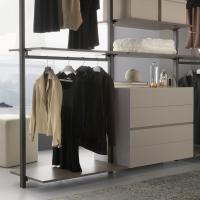 Byron walk-in closet with rods, fully customisable