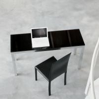 The console table is perfect to be used in a living, a bedroom or a kitchen to allow students to study and use the computer