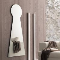 Julius made-to-measure mirror with a customised design