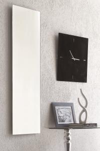 Julius made-to-measure wall mirror in the rectangular version