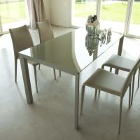 Giasone has a top available in 8 extending measurements - picture with glass top
