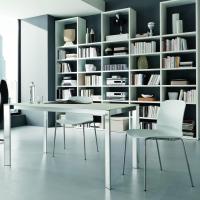 Giasone is a modern design table suitable to furnish contemporary refined dining rooms