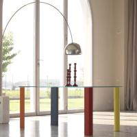 Giove customizable glass table, with clear glass top and wooden legs matt lacquered in several colours