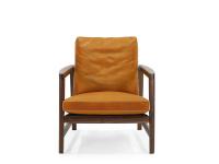 Front-view of the Sean armchair in wood and Tuscania leather