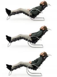 Elevato comfort di seduta garantito dalla chaise longue Van der Rohe
