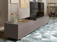 Columbus Step TV stand in matte lacquered version. Also available in wood veneer, glossy lacquer or textured melamine. 65 inch TV on 242 cm wide cabinet