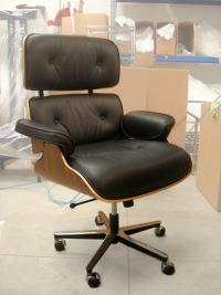 Eames armchair in the office version with spoke base with wheels