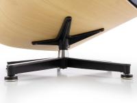 Structure with base and polished black lacquered metal supports