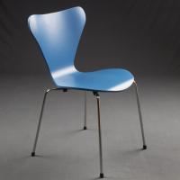 Jacobsen Seven design chair in RAL 5012 lacquered beech wood