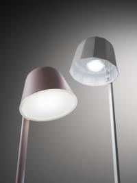 Dettaglio del corpo illuminante con lampadina LED in Novia e con LED integrato in Bima