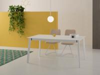 Basil extending dining table with glass top and metal structure, closed version