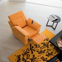 Appeal armchair with lift-up mechanism