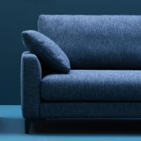 Detail of the arms and proportions of Harold sofa