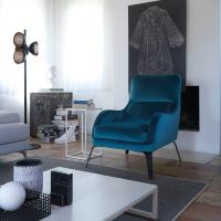 Armchair with shaped armrests Mabel in a modern setting