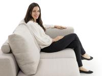 Bradford offers a comfortable seat thanks to its fixed back cushions