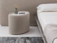 Diaspro bedside table covered in Floriante fabric with Glossy golden Calacatta top
