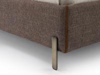 Detail of the h.25 bed frame with two tone insert on the corner and mod.U titanium feet