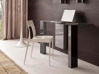 Musa glass customisable desk, available not only with a classic rectangular top (like in the picture) but also in more original versions like shaped, curved outwards or half-moon shaped.
