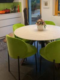 Rakel chairs upholstered in velvet, around a kitchen table (photo sent by a client)