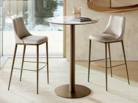 Couple of stools Michela with smooth seat and back covered in leather in ivory colour and bronze painted metal legs