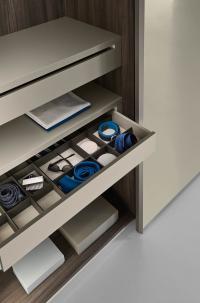 Matte lacquer drawer (cm h.14) can be equipped with internal dividers