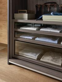 Floor-standing drawer unit with glass fronts