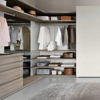 Joyce Pacific walk-in wardrobe consisting of linear panelling and closed corner panels