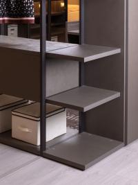 Open corner for Pacific double-sided walk-in closet with additional shelves