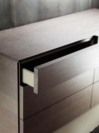 Detail of the thick front drawer
